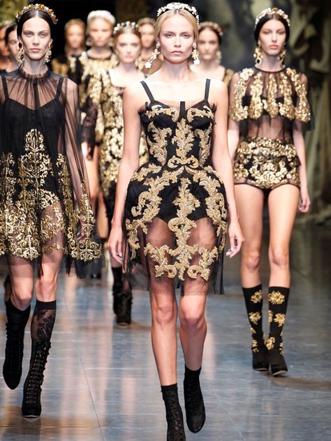 Embroidered details and intricate patterns and designs that mimic the garments of 17th century royalty. Fashion designers such as Gucci, Ralph Lauren and even p Gabbana Dress, Milano Fashion Week, Baroque Style, Dolce E Gabbana, Baroque Fashion, Beauty And Fashion, Looks Style, Mode Inspiration, Rococo