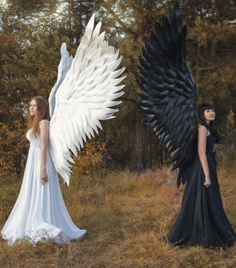 Black Wings Costume, Mardi Gras Theme Party, Angel And Devil Costume, Mardi Gras Theme, Demon Costume, Diy Angel Wings, Cosplay Wings, Selfie Wall, Diy Wings