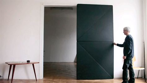 Ingenious Door Opens and Closes Like Folded Paper kinetic doors by Austrian artist Klemens Torggler. Panel Entryway, Folding Door, Folding Origami, Sliding Door Systems, Cool Doors, Folded Paper, Design Del Prodotto, Furniture Designs, Folding Doors