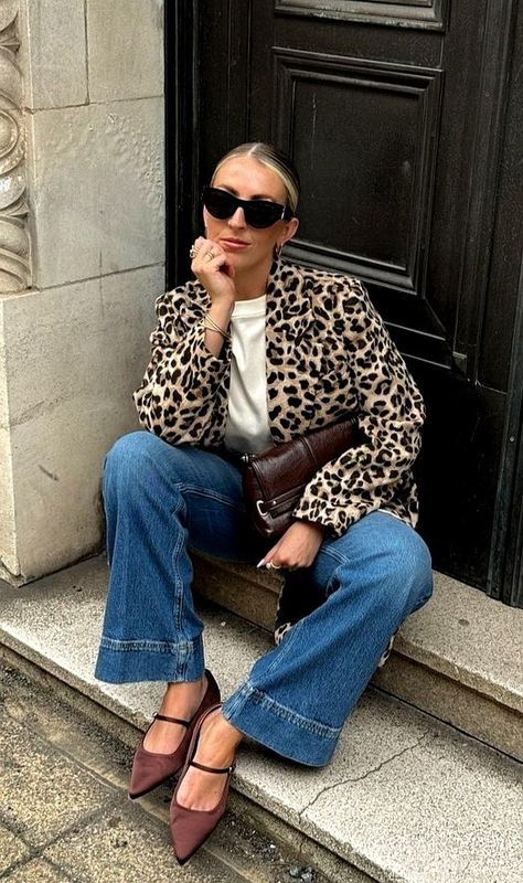 Cheetah Print Blazer Outfit, Leopard Print Accessories Outfit, Leopard Jumper Outfit, Classic Glam Outfits, Leopard Winter Outfit, Leopard Print Work Outfit, How To Style Leopard Shoes, Leopard Cardigan Outfit Fall, Cheetah Print Flats Outfits