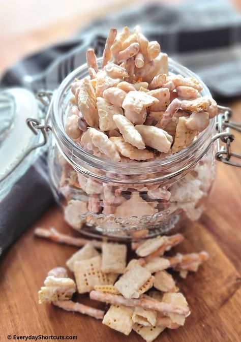 White Chocolate Chex Mix White Chocolate Peanut Butter Chex Mix Recipes, White Chocolate Snack Mix Recipes, White Chocolate Chex Mix Recipes, Peanut Butter Chex Mix Recipes, Chocolate Cereal Treats, Chocolate Chex Mix Recipes, White Chocolate Snack Mix, White Chocolate Chex Mix, Chocolate Chex Mix