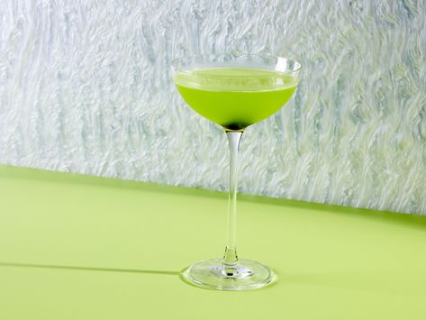 Melbourne has created many greats, including this bright green, melon-flavoured icon. Green Melon, Cocktail Ingredients, Easy Cocktails, Triple Sec, Recipe Ingredients, Daily Meals, Cocktail Drinks, Liqueur, Bright Green