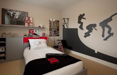 Skateboarder room. I have a feeling max will love this in a couple of years Skateboard Bedroom, Kids Bedroom Themes, Skateboard Room, Cool Kids Rooms, Teen Boy Bedroom, Kids Room Inspiration, Kids Bedrooms, Skateboarder, Big Boy Room