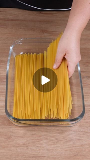 Fast And Good Dinner Ideas, Spaghetti One Pot Easy Dinners, Pasta Comfort Foods, Vegetable Pasta Dishes, Speggetti Noodles Recipe, Fast Party Food Ideas, Recipes For Spaghetti Noodles, Spaghetti In The Oven, Cooking Hacks Videos