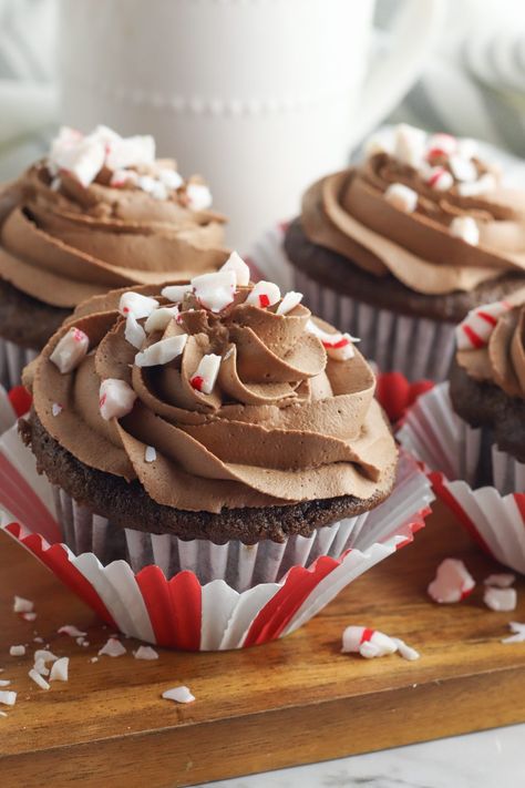 Peppermint Mocha Cupcakes, Peppermint Frosting, Peppermint Whipped Cream, Chocolate Peppermint Cupcakes, Easy Christmas Cupcakes, Festive Holiday Desserts, Peppermint Cupcakes, Whipped Cream Icing, Peppermint Recipes