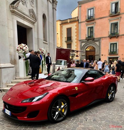 Ferrari Portofino Red, Ferrari Portofino Wallpaper, Portofino Ferrari, Ferrari Portofino, Red Ferrari, Red Sports Car, Iconic Models, Ferrari Red, Car Organization