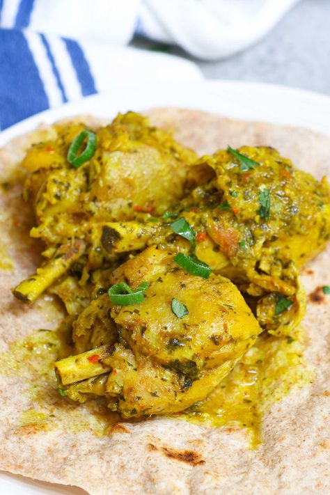 Curry Chicken Recipes Caribbean, Trinidad Curry Chicken, Chicken Roti Recipe, Trinidad Curry, Roti Recipe Indian, Trinidadian Food, Chicken Roti, Trinidadian Recipes, Caribbean Chicken