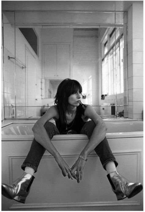 chrissie hynde. my "tough girl" goddess.  style and sass.  ♥ Chrissy Hynde, Chrissie Hynde, The Pretenders, We Will Rock You, Style Muse, Women In Music, Rock N’roll, I'm With The Band, Music Icon