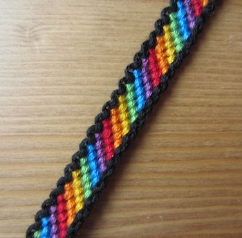 Bookmark Keychain, Yarn Bracelets, Embroidery Bracelets, Friendship Bracelets Designs, Diy Friendship Bracelets Patterns, Thread Bracelets, Friendship Bracelets Diy, Crafts For Girls, String Bracelet