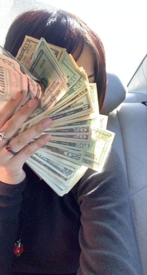 Girls Flexing With Money, Holding Money Aesthetic, Irl Pfp, Vacation Money, What Is Affiliate Marketing, Swag Pics, Bullet Journal Cover Ideas, Marketing Affiliate, Money On My Mind