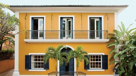 Exterior Paint Colours, Yellow House Exterior, Beautiful Front Doors, Pintura Exterior, Exterior Paint Color, Yellow House, Casas Coloniales, Cape Cod House, Exterior Paint Colors For House