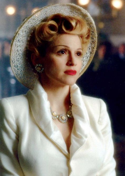 Madonna as Eva Evita Madonna, Madonna Evita, Madonna Movies, Madonna 90s, Madonna Photos, Hollywood Art, Royal Hats, Golden Hair, Costume Drama