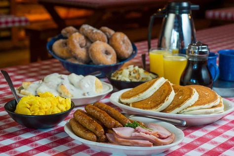 11 Best Restaurants in Wisconsin Dells - GETTING STAMPED Wisconsin Dells Restaurants, Lumberjack Breakfast, Wisconsin Dells Vacation, Wi Dells, Pancake Sausage, Restaurant Foods, Paul Bunyan, Tin Cup, Breakfast Places