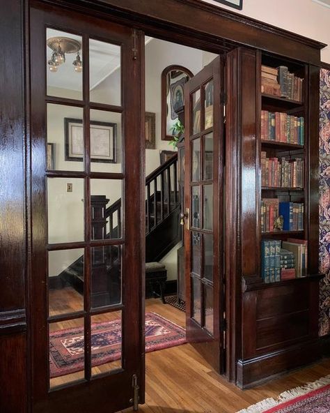 Old Timey House Interior, Victorian Homes Inside, Antique House Interior, Vintage House Interior, 1930s Home, In My 40s, 1900s Home, 1920s Interior Design, Victorian House Interiors