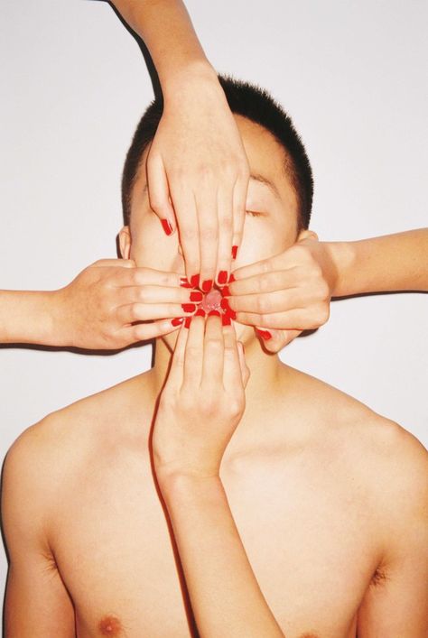 Photographer Ren Hang Sets the Nude Body Askew - VICE Liu Bolin, Ren Hang, Chinese Contemporary Art, Changchun, Beautiful Series, Contemporary Photography, 인물 사진, Japanese Artists, Magazine Art