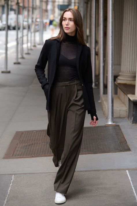 Trendy Petite Clothing, Wide Leg Trousers Outfit, Edgy Tops, Petite Clothes, Trousers Outfit, Women's Workwear Fashion, Trouser Outfit, Total Black, Workwear Fashion