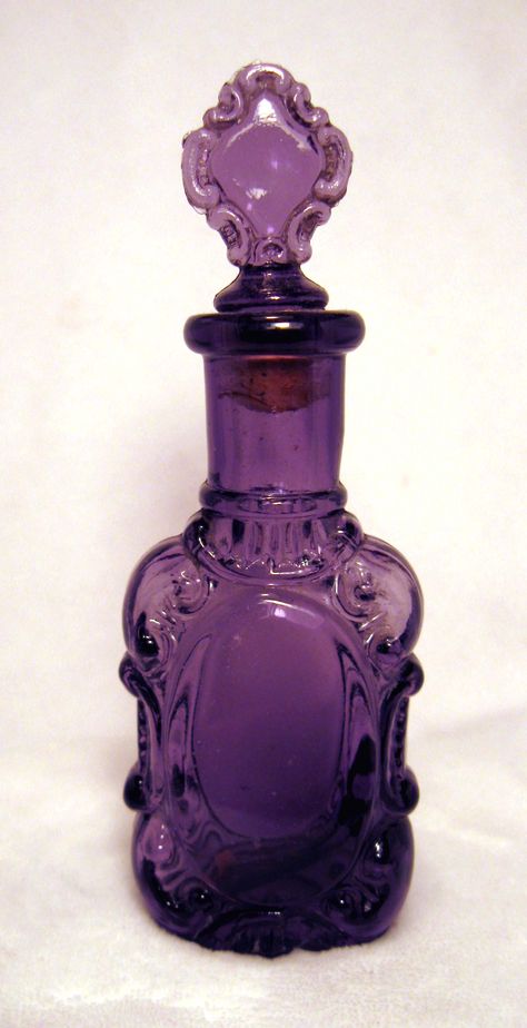 Antique Perfume Bottle Sun Purple circa 1880's. Even has the original cork! Witchy Knick Knacks, Purple Antique Aesthetic, Antique Perfume Bottle Tattoo, Purple Perfume Aesthetic, Vintage Purple Aesthetic, Bottle Reference, Purple Objects, Vintage Items Antiques, Antique Trinkets