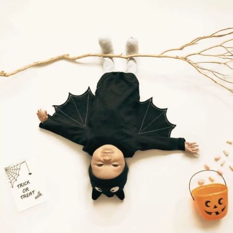 This post lists 29 of the best Baby Halloween Photoshoot Ideas. Boo! Halloween is just around the corner, and as a fellow mom, I know firsthand how thrilling it is to celebrate baby’s first Halloween. Finding the perfect costume for a Halloween photoshoot is a great way to incorporate baby in their first Halloween. It’s […] Halloween For Newborn, Newborn Witch Costume, Newborn First Halloween Photo Shoot, Family Newborn Costumes, Newborn Photoshoot Halloween, Newborn Halloween Picture Ideas, Halloween Ideas For Newborns, 1 Month Halloween Costume, Baby’s First Halloween Photo Ideas