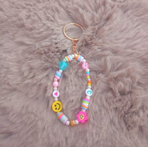 Clay Bead Keychain Ideas, Clay Bead Keychain, Bracelet Inspo, Handmade Things, Clay Bead, Beads Charms, Beaded Keychains, Safety Pin, Clay Beads