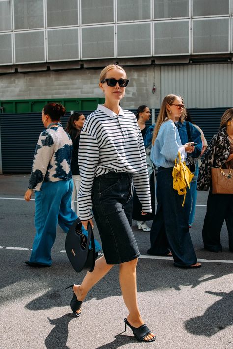 Street Style at the Spring 2025 Shows in Copenhagen Was All About Comfort, Camouflage, and Class-Ready Polos | Vogue Street Style Photos, Danish Style, Copenhagen Fashion, Copenhagen Style, Estilo Preppy, Copenhagen Fashion Week, Knee Length Shorts, Street Style Trends, The Best Street Style