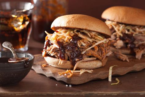 Pulled Pork Crock Pot Recipes Easy, Sous Vide Pulled Pork, Easy Pulled Pork Crock Pot, Barbecue Pulled Pork Recipe, Homemade Pulled Pork, Hamburger Gourmet, Pulled Pork Burger, Slow Cooked Pulled Pork, Barbecue Pulled Pork