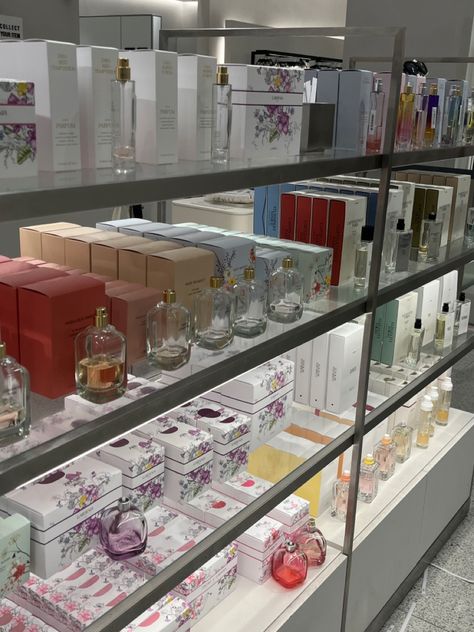 Perfume Shop Aesthetic, Zara Perfume Aesthetic, Zara Fragrance, Zara Aesthetic, Zara Perfume, Perfume Aesthetic, Aesthetic Shopping, Dubai Aesthetic, Aesthetic Stores