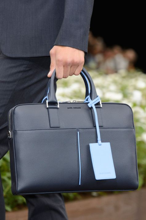 de Dior Homme // Men Bags Fashion Handbags, Mens Leather Bags, Office Bag For Men, Dior Men Bag, Office Bags For Men, Stylish Laptop Bag, Men Briefcase, Leather Business Bag, Laptop Bag Men