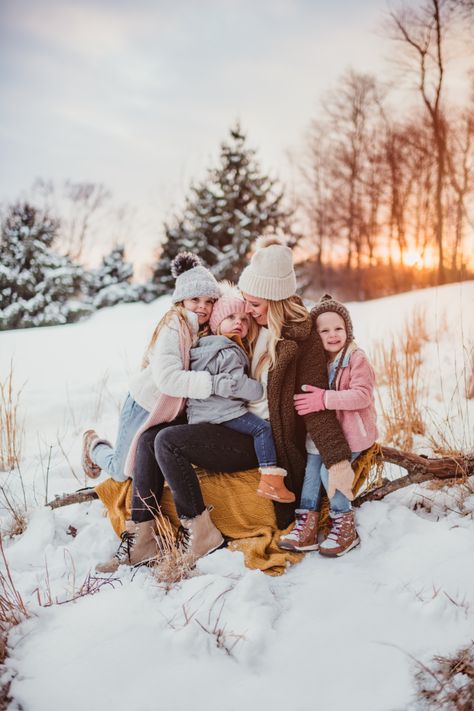 snowy family photo session, family photos in the snow, how to pose in the snow, winter family session in the snow, winter family photos, lifestyle winter family photos, Indiana family photographer, Indiana winter snow photos, family photo poses, how to pose families in family photos, lifestyle family photography Snow Family Pictures, Winter Family Photoshoot, Winter Family Photography, Winter Family Pictures, Fall Family Outfits, Family Photos What To Wear, Snow Photoshoot, Winter Family Photos, Lafayette Indiana