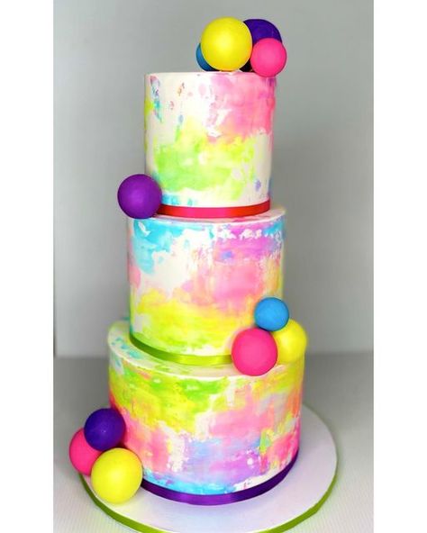 Neon Theme Cake, Glow Cake Ideas, Glow Party Cake Ideas, Neon Cake Ideas, Neon Party Cake, Glow Party Cake, Neon Cupcakes, Neon Birthday Cakes, Art Party Cakes