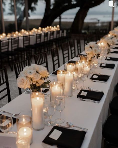 Modern Romantic Wedding Aesthetic, No Charger Wedding Table, Elegant Wedding Black And White, Romantic Black And White Wedding, Black Tie Wedding Table Decor, Simple Wedding Set Up, Outdoor Black And White Wedding, Romantic Wedding Vibes, Black Wedding Venue Ideas