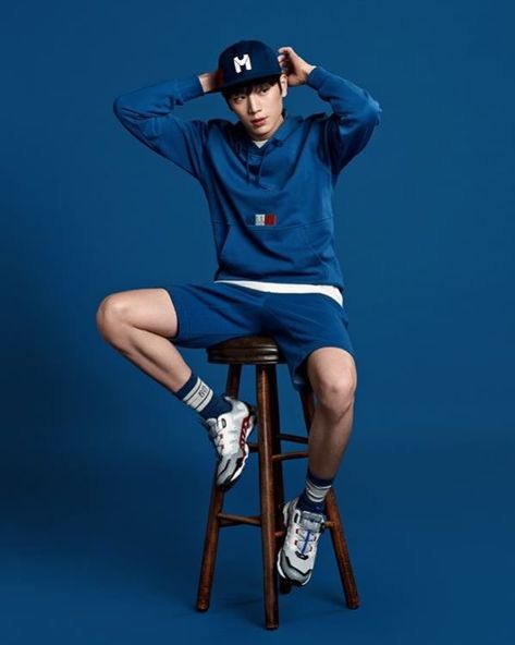 Korean Photoshoot, Male Portrait Poses, Men Fashion Photoshoot, Male Pose, Studio Photoshoot Ideas, Baseball Fashion, Model Boy, Studio Photography Fashion, Male Pose Reference