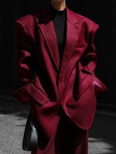 Hi Friends Some Surprise able Thing is waiting for you Red Suit Aesthetic, Styling A Blazer, Outfits For The Cold, Red Black Outfit, Blazer Details, Timeless Fashion Pieces, Burgundy Outfit, Ny Style, Burgundy Fashion