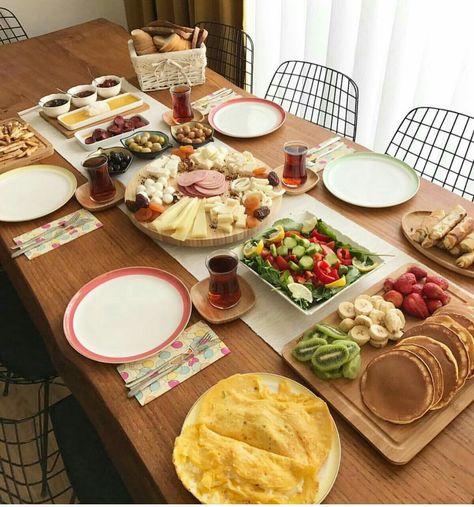 Breakfast Presentation, Breakfast Platter, Cheese Platter, Food Displays, Food Table, Cheese Platters, Breakfast Buffet, Food Platters, Food Presentation