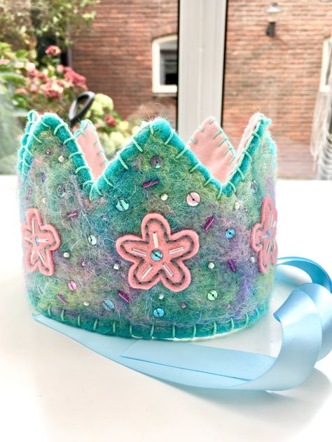 Felt Mermaid Crown, Felt Crown Diy, Diy Felt Crown, Homemade Crown, Waldorf Birthday Party, Felted Crown, Craft Crown, Waldorf Birthday Crown, Waldorf Crown