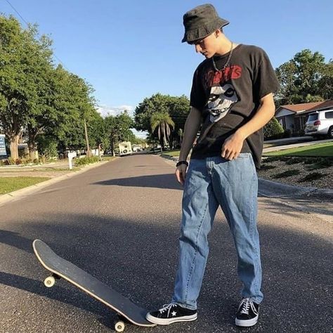 63 Likes, 0 Comments - Skateboarding (@skatingvib3s) on Instagram: “Follow❤ @skatingvib3s for more --- #vans #skaters #skateclips #surf #skateforfun…” Skater Outfits Boys, Skater Boys Fashion, Skaters Outfit, Skater Style Men, Skater Boy Style, Skater Boy Aesthetic, Skater Boy Outfits, Skater Vans, Skater Outfit