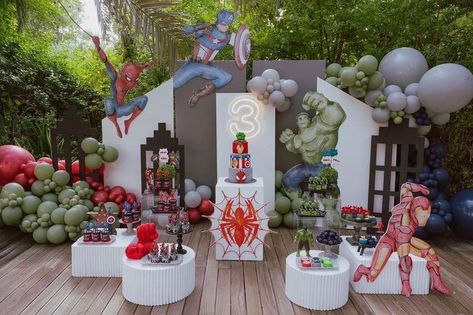 Avengers Decorations Party, Marvel Party Ideas Decoration, Marvel Decorations, Marvel Themed Birthday Party, Super Hero Party Decorations, Avengers Theme Birthday Party, Boy Party Themes, Super Hero Birthday Party Ideas, Avengers Birthday Decorations