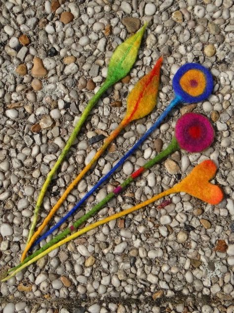 Felt Bookmark, Needle Felting Diy, Wet Felting Projects, Felt Beads, Wet Felt, Felt Jewelry, Needle Felting Projects, Felt Pattern, Wool Projects