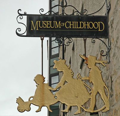 Edinburgh Street, Street Name Sign, Edinburgh Zoo, Museum Of Childhood, Edinburgh City, Tower Garden, Giant Tree, City Museum, Edinburgh Castle