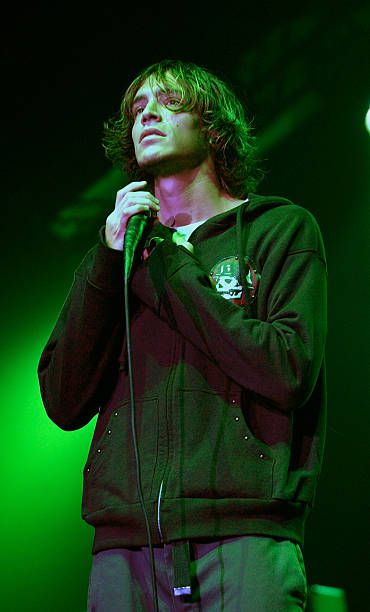 Brandon Boyd 90s, Brandon Boyd Art, Incubus Band, Brandon Boyd, Grunge Boy, Incubus, Pretty Men, Guys And Girls, Music Bands