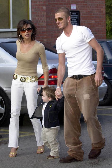 David Beckham Summer, David Beckham Outfit, 2000s Street Style, David Beckham Style Outfits, Posh And Becks, David Beckham Style, Victoria And David, David And Victoria Beckham, Victoria Beckham Style