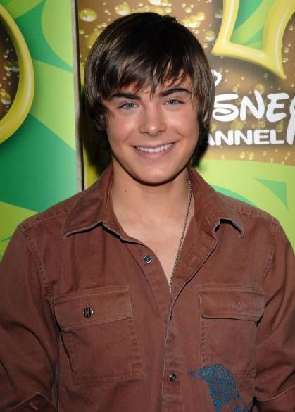 Zac Efron before (Nose) Zac Efron High School Musical, High School Musical Outfits, Zac Efron High School, Musical Outfits, High School Musical Cast, Zac Efron, The Breakfast Club, High School Musical, Plastic Surgery