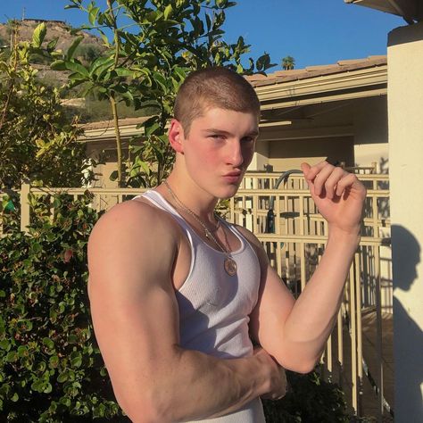 Justice on Instagram: “Buzzcut season 🤍” Buzzcut Season, Mens Crop Top, Crop Hair, Body Reference Poses, Model Face, Perfect Boy, Muscular Men, Muscle Men