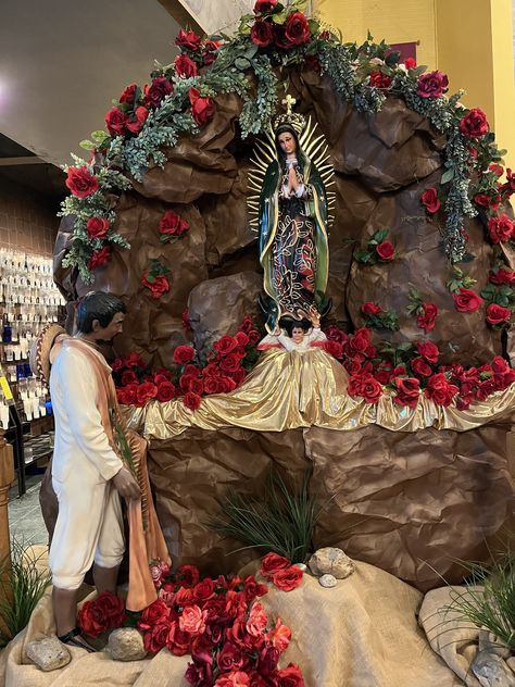 Virgencita Altar At Home, Virgin Mary Altar Decoration, Altar Para La Virgen Ideas, Guadalupe Altar, Mexican Catholic Art, Virgin Guadalupe, Home Altar Catholic, Dia De Los Muertos Decorations Ideas, Church Altar Decorations