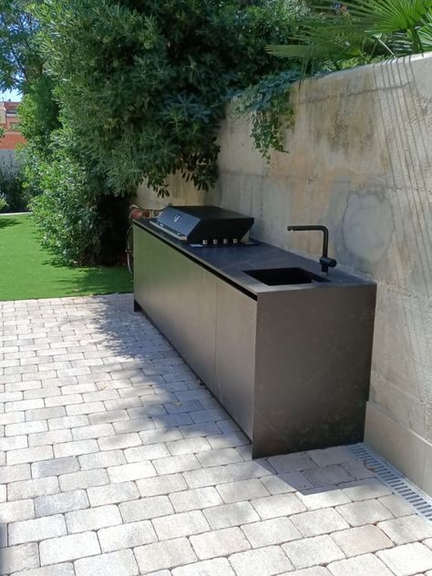 Outdoor Kitchen Wood, Kitchen Wood Cabinets, Outdoor Cabinets, Luxury Pools Backyard, Outdoor Bbq Area, Outdoor Barbeque, Modern Outdoor Kitchen, Outdoor Kitchen Cabinets, Outdoor Bbq Kitchen