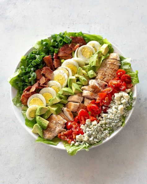 Boiled Food Recipes, Salad Ideas Lettuce, Cob Salad, Green Coffe, Blue Cheese Crumbles, Classic Cobb Salad, Lettuce Salad Recipes, Lettuce Recipes, Cooking Hard Boiled Eggs