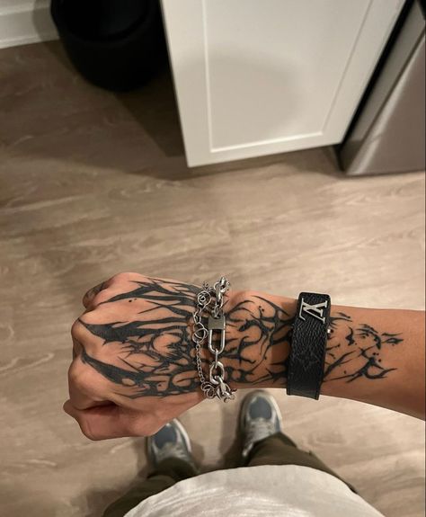 Arm Doodles, Trippy Tattoo Ideas, Trippy Tattoo, Gothic Tattoos, Emo Tattoos, Simple Tattoos For Guys, Grunge Tattoo, Sick Tattoo, Hand Tats