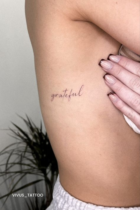 Grateful tattoo inpiration l lettering tattoo idea #pinteresttattoo #canada #tattoos #argentina #inked #tattooed #tattooartist #buenosaires #crueltyfree #pinterest #blackwork #instatattoo #traditionaltattoo #tatuaje #blacktattoo #dotwork #blackworktattoo #fineline #flowertattoo #tattoosofinstagram #flashsale Grateful Word Tattoo, Grateful Tattoos For Women, Gratitude Tattoo Ideas, Fineline Tattoo Ideas Women, Grateful Tattoo Ideas, Fineline Word Tattoo, See The Good Tattoo, Fineline Tattoo Design, Grateful Tattoo