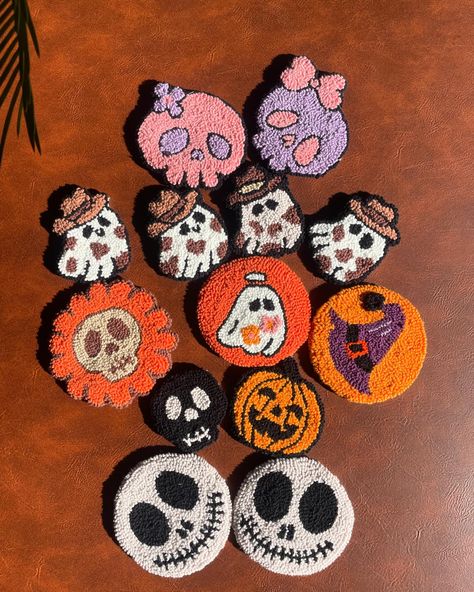 Spooky Season 🎃 Contact me for exclusive wholesale orders and enjoy premium products at competitive rates! #punchneedlewholesale#punchneedle Rug Cute, Punch Needle Patterns, Cute Paintings, Mug Rug, Halloween Decoration, Punch Needle, Cute Gift, Crochet Gifts, Cute Halloween