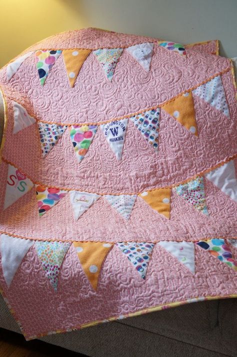 Baby Memory Quilt, Baby Clothes Blanket, Baby Clothes Quilt, Memory Blanket, Sewing Baby Clothes, Quilted Blanket, Keepsake Quilting, Trendy Baby Clothes, Blanket Diy