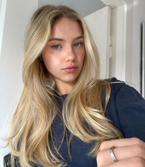 Annie Shr, Sandy Blonde, Blonde Hair Inspiration, Hair Inspo Color, Dream Hair, Blonde Girl, Hair Looks, Hair Goals, Hair Trends